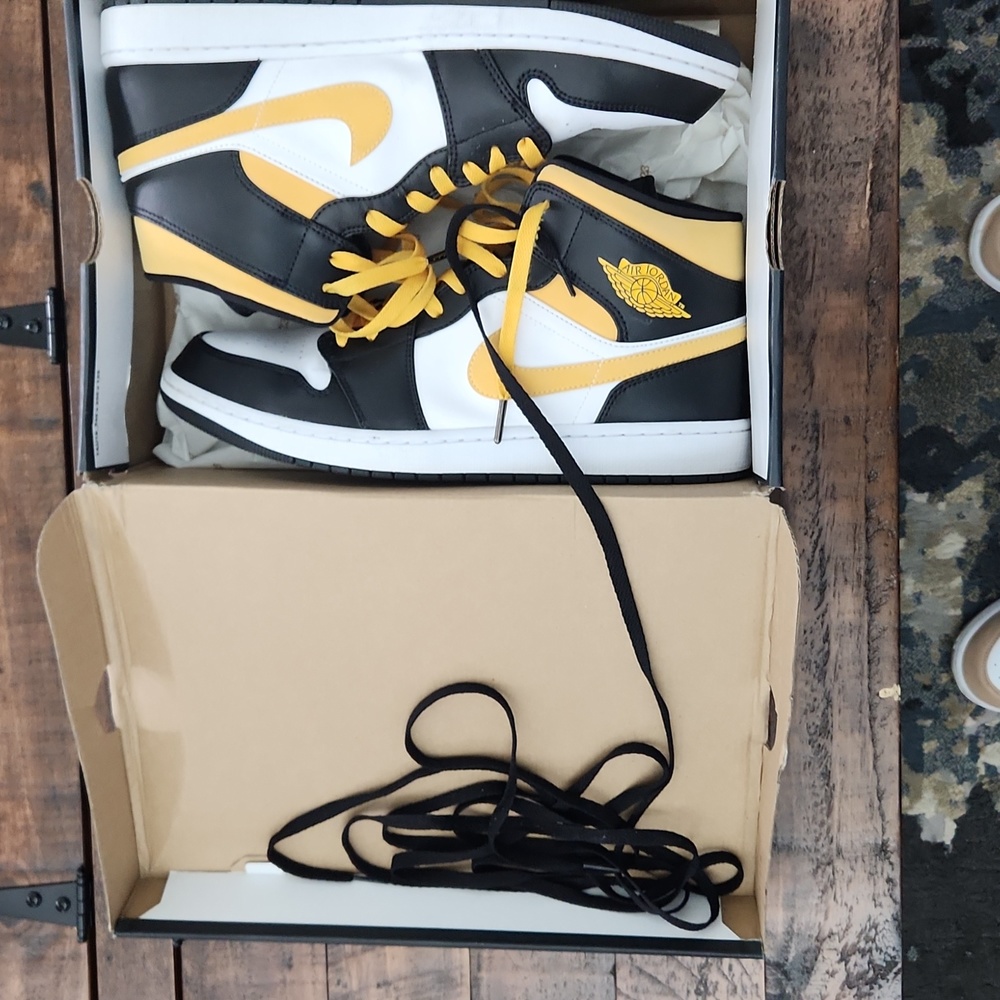COPY - Jordan 1 mid sz 13 wht/blk/pollen